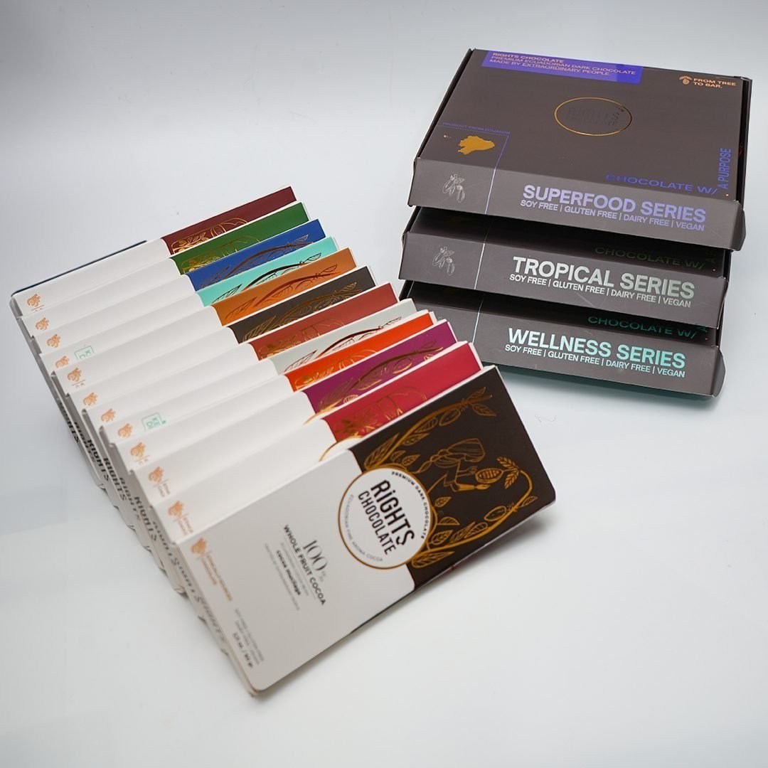Abanico de diez barras Rights junto a tres cajas de la colección