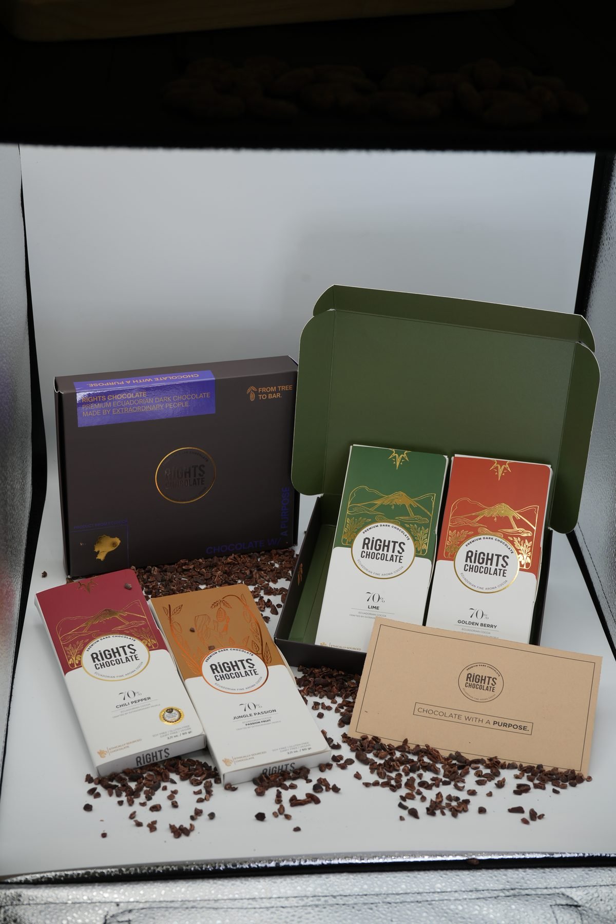 Caja de regalo Rights con barras y granos de cacao