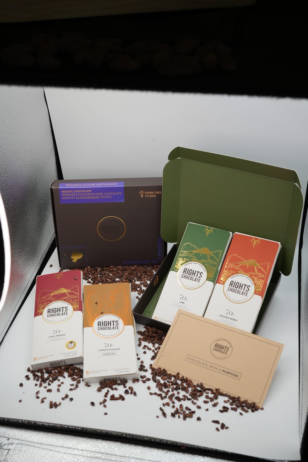 Caja de regalo Rights con cuatro barras y granos de cacao