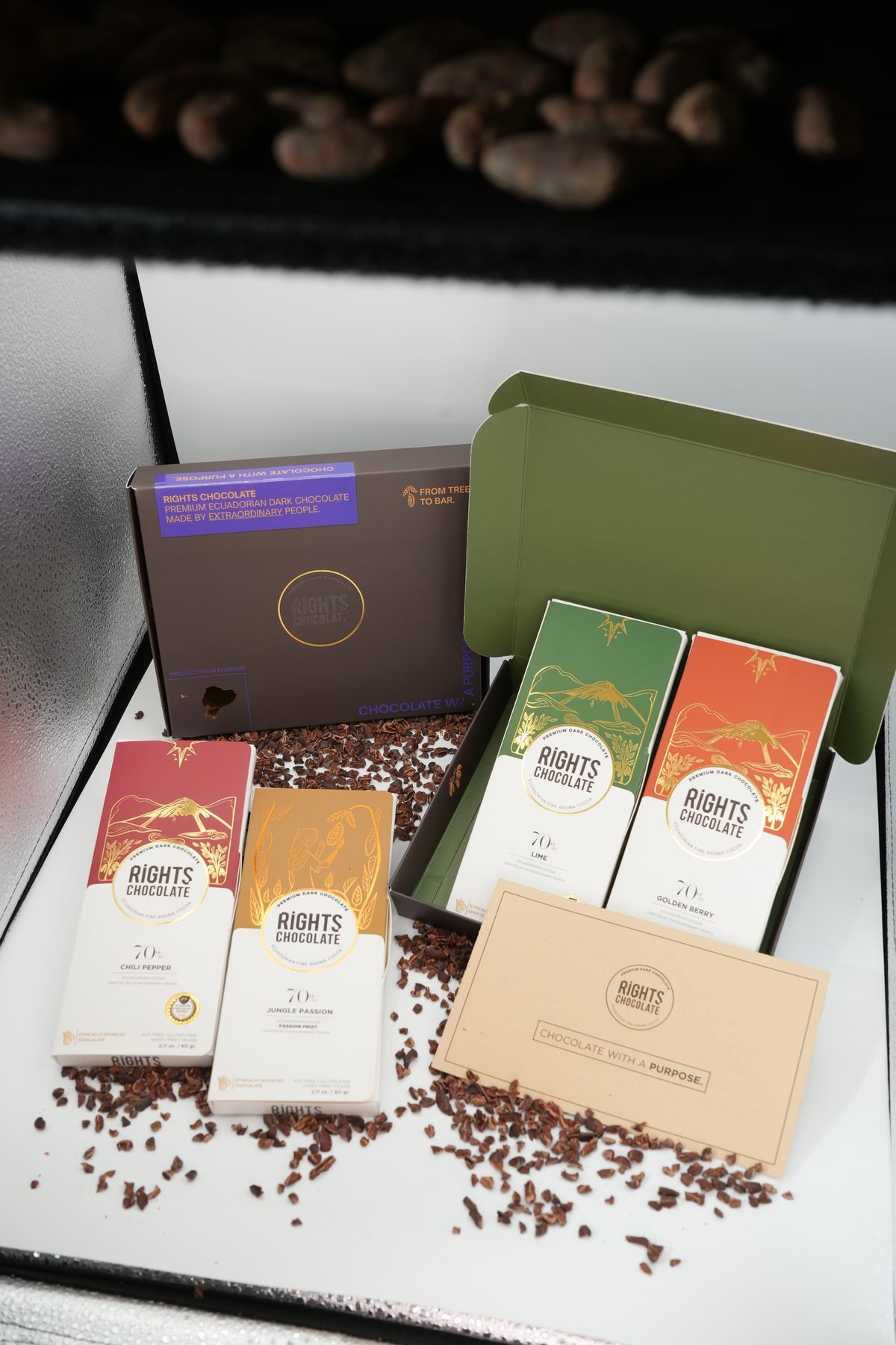 Caja de regalo Rights con cuatro barras y granos de cacao